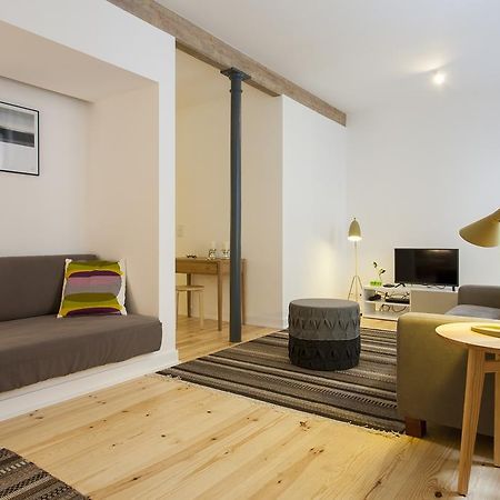Joivy Cosy 1-Bed Flat With Workspace In Santa Catarina, Moments From Luis De Camoes Sq Lisboa Phòng bức ảnh