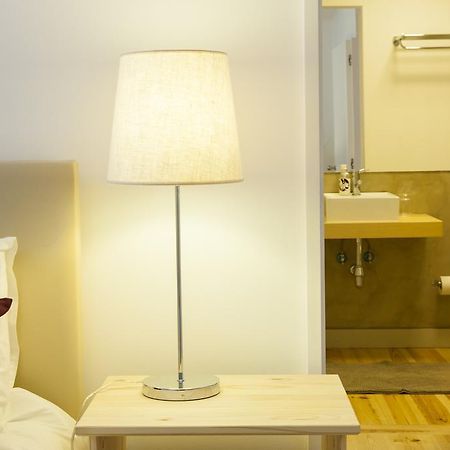 Joivy Cosy 1-Bed Flat With Workspace In Santa Catarina, Moments From Luis De Camoes Sq Lisboa Phòng bức ảnh