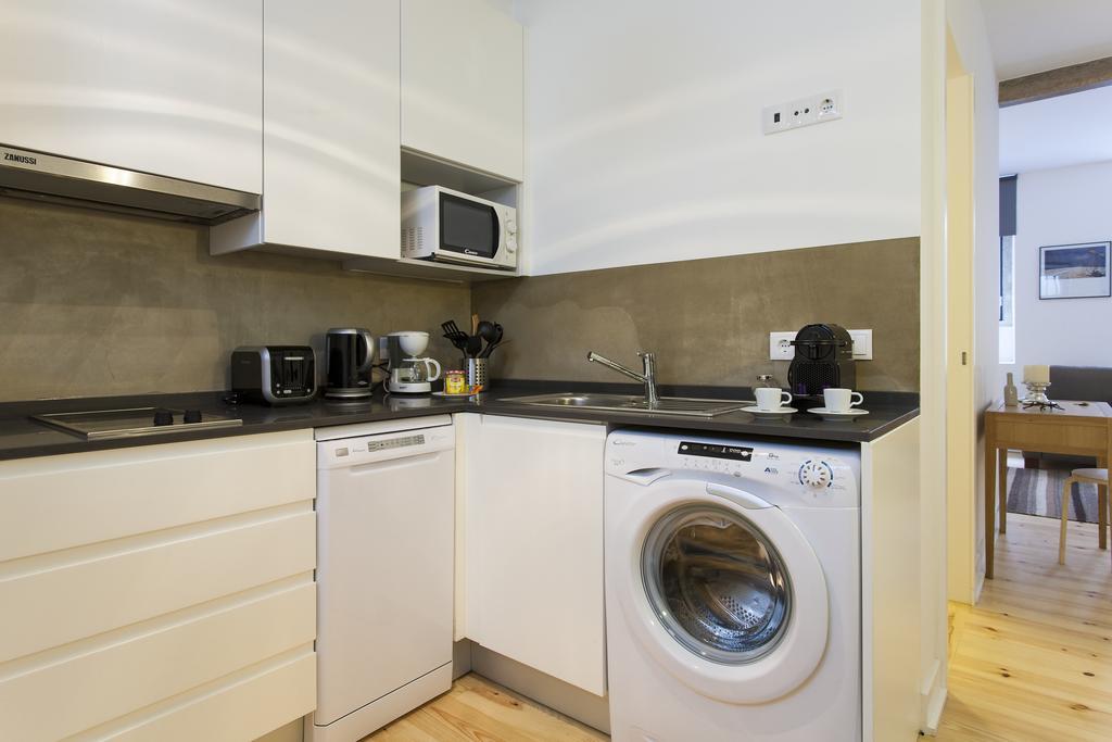 Joivy Cosy 1-Bed Flat With Workspace In Santa Catarina, Moments From Luis De Camoes Sq Lisboa Phòng bức ảnh
