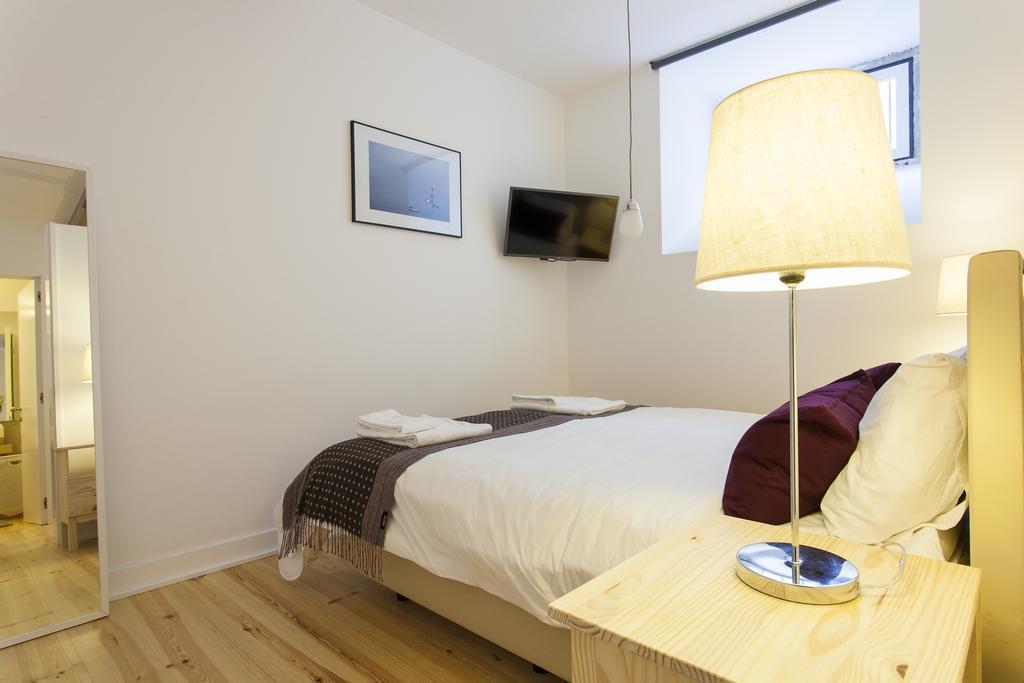 Joivy Cosy 1-Bed Flat With Workspace In Santa Catarina, Moments From Luis De Camoes Sq Lisboa Phòng bức ảnh