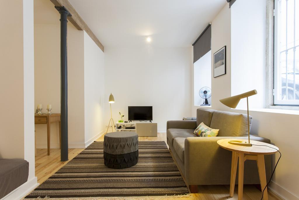Joivy Cosy 1-Bed Flat With Workspace In Santa Catarina, Moments From Luis De Camoes Sq Lisboa Phòng bức ảnh