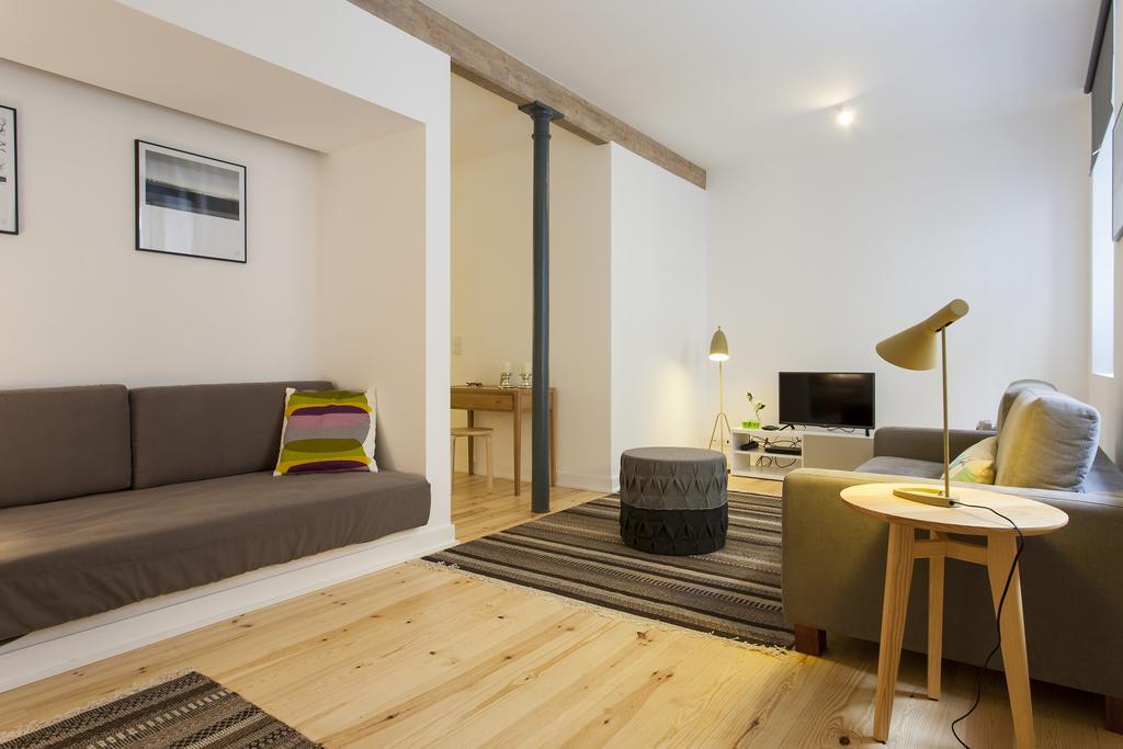 Joivy Cosy 1-Bed Flat With Workspace In Santa Catarina, Moments From Luis De Camoes Sq Lisboa Phòng bức ảnh