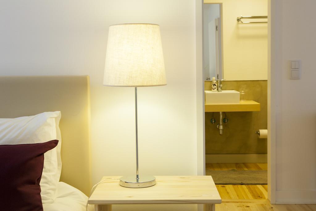 Joivy Cosy 1-Bed Flat With Workspace In Santa Catarina, Moments From Luis De Camoes Sq Lisboa Phòng bức ảnh