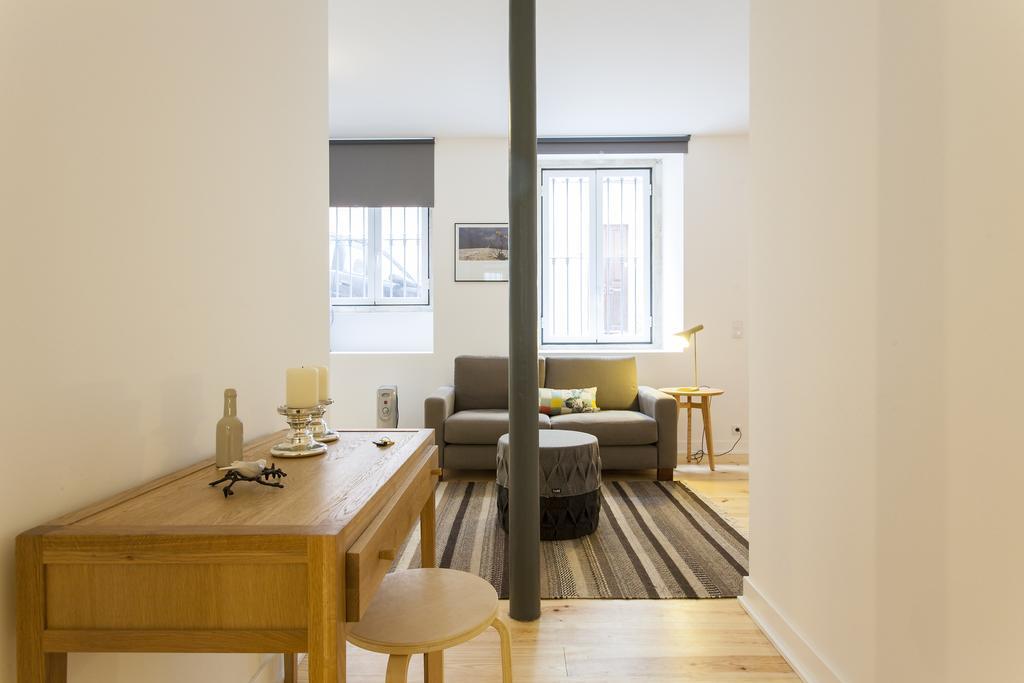 Joivy Cosy 1-Bed Flat With Workspace In Santa Catarina, Moments From Luis De Camoes Sq Lisboa Phòng bức ảnh