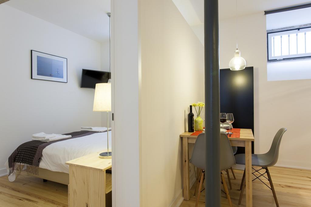 Joivy Cosy 1-Bed Flat With Workspace In Santa Catarina, Moments From Luis De Camoes Sq Lisboa Phòng bức ảnh