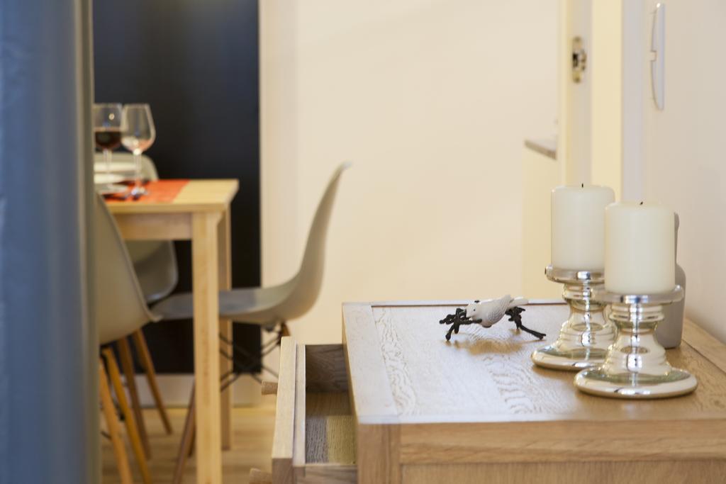 Joivy Cosy 1-Bed Flat With Workspace In Santa Catarina, Moments From Luis De Camoes Sq Lisboa Phòng bức ảnh