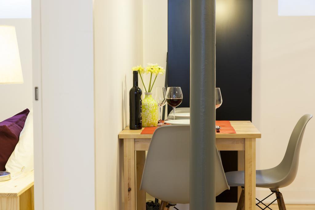 Joivy Cosy 1-Bed Flat With Workspace In Santa Catarina, Moments From Luis De Camoes Sq Lisboa Phòng bức ảnh