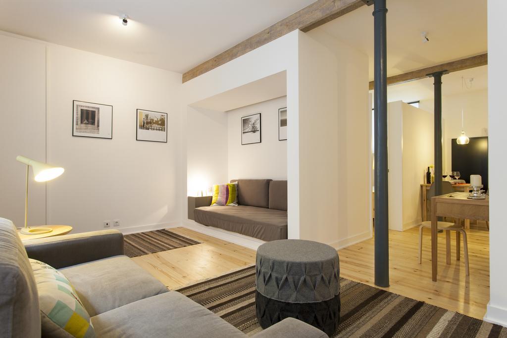Joivy Cosy 1-Bed Flat With Workspace In Santa Catarina, Moments From Luis De Camoes Sq Lisboa Phòng bức ảnh